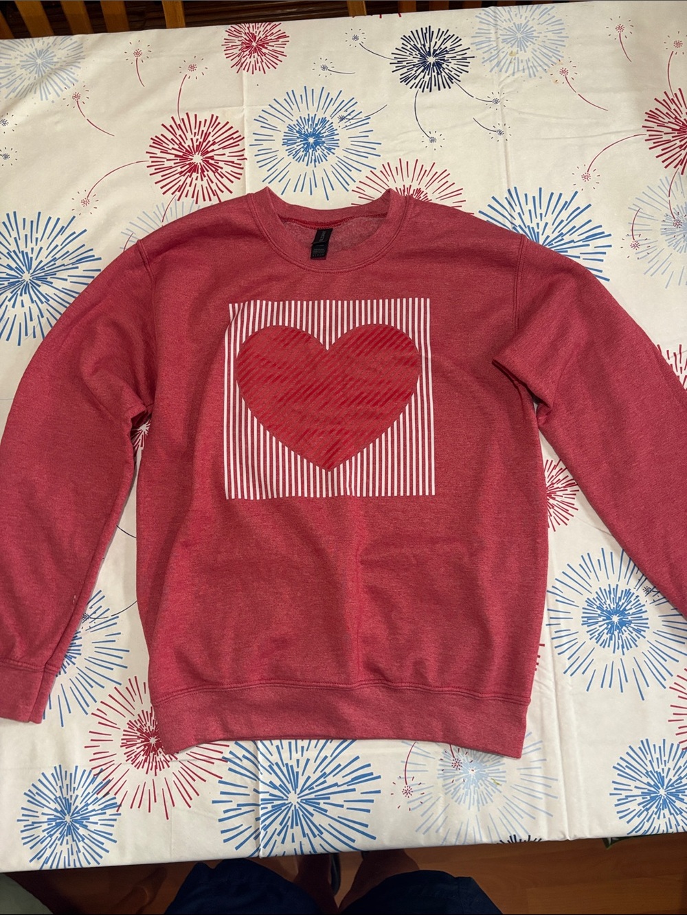 NWOT Heart design sweatshirt